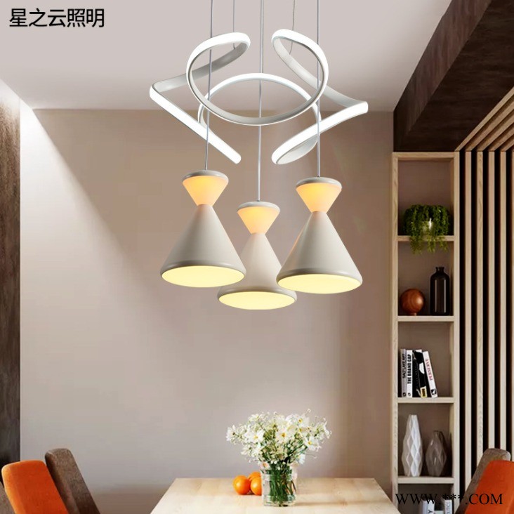 餐厅吊灯 三头现代简约吧台咖啡厅吊灯 亚克力创意个性家用led灯图1