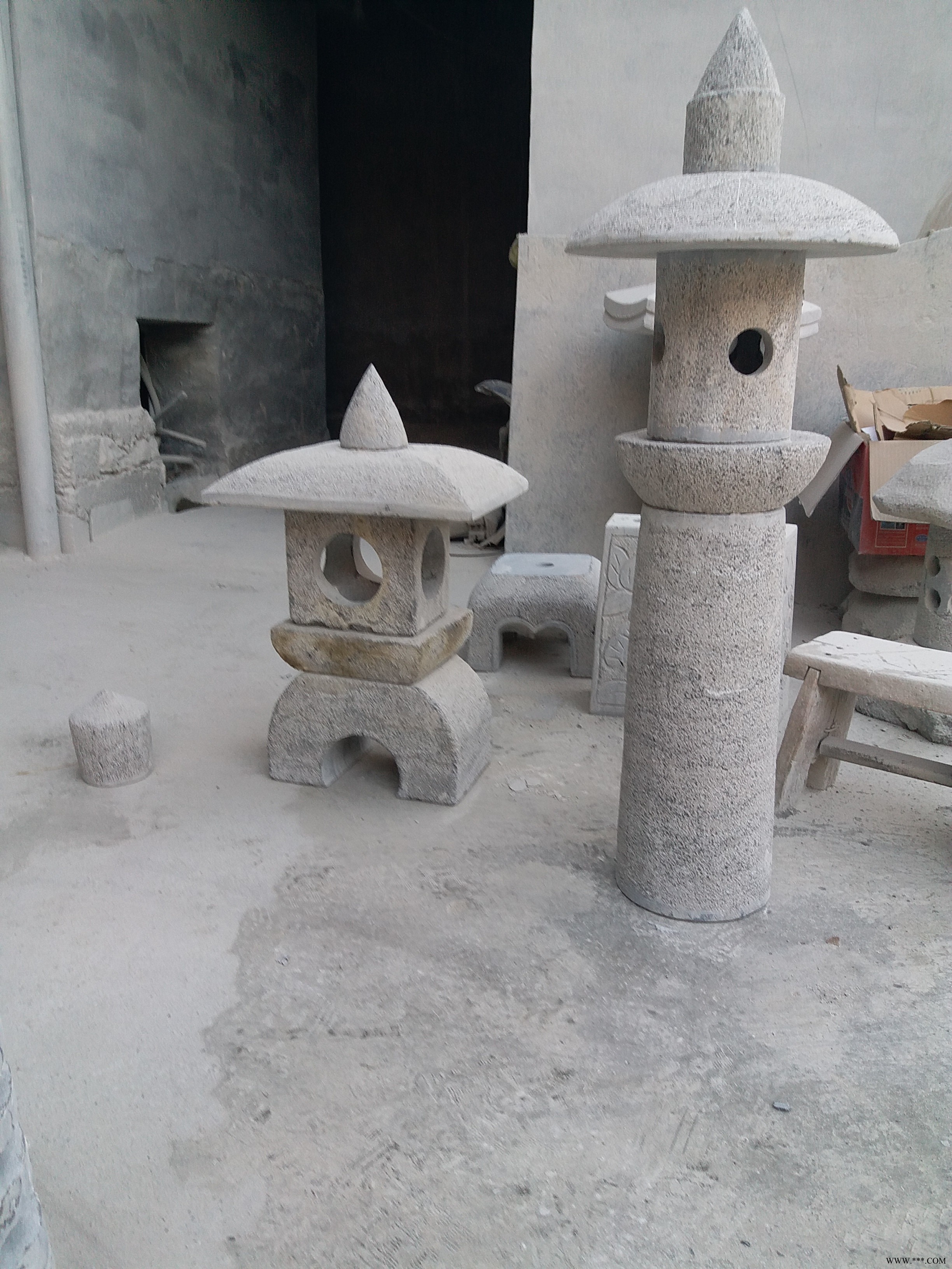 仿古做旧石雕中式草坪灯园林景观石灯批发销售现货供应图1