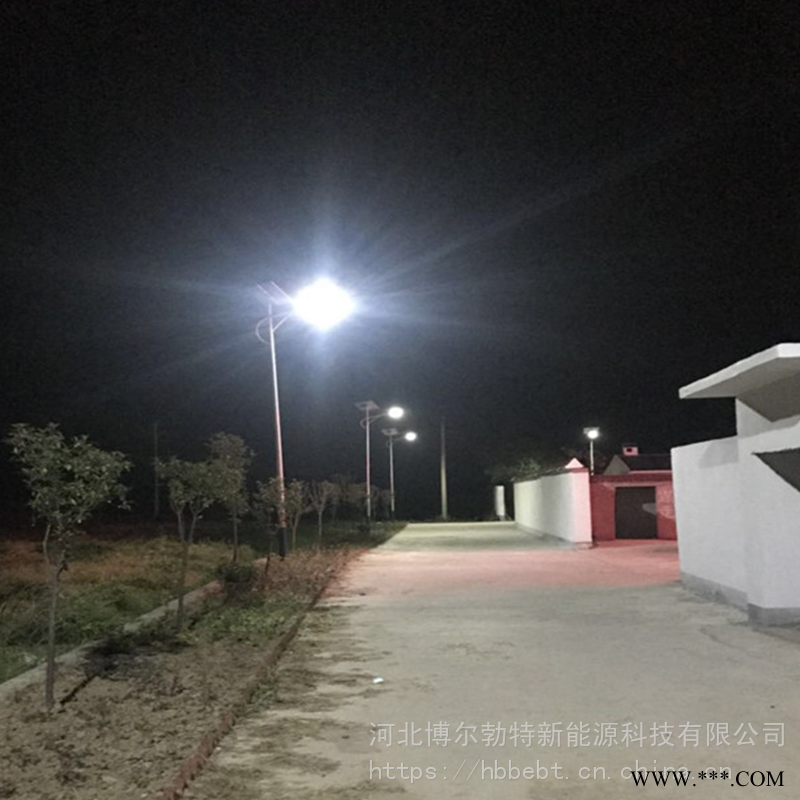 太阳能12米高杆路灯 太阳能节能路灯 分体太阳能路灯 太阳能双臂路灯 高杆太阳能路灯 高杆路灯价位图1