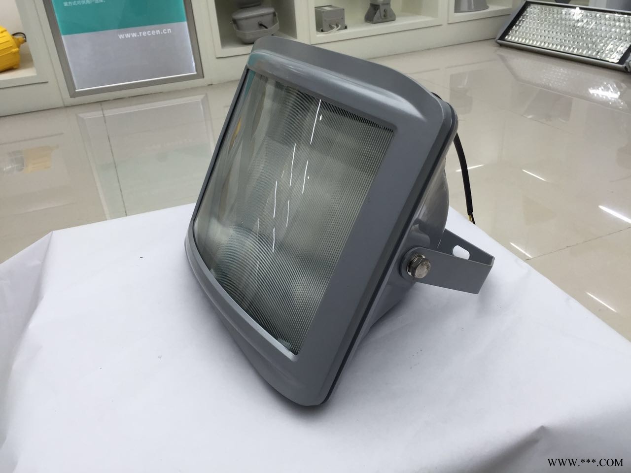 GT2900-150W防眩棚顶灯/固定式泛光灯图1