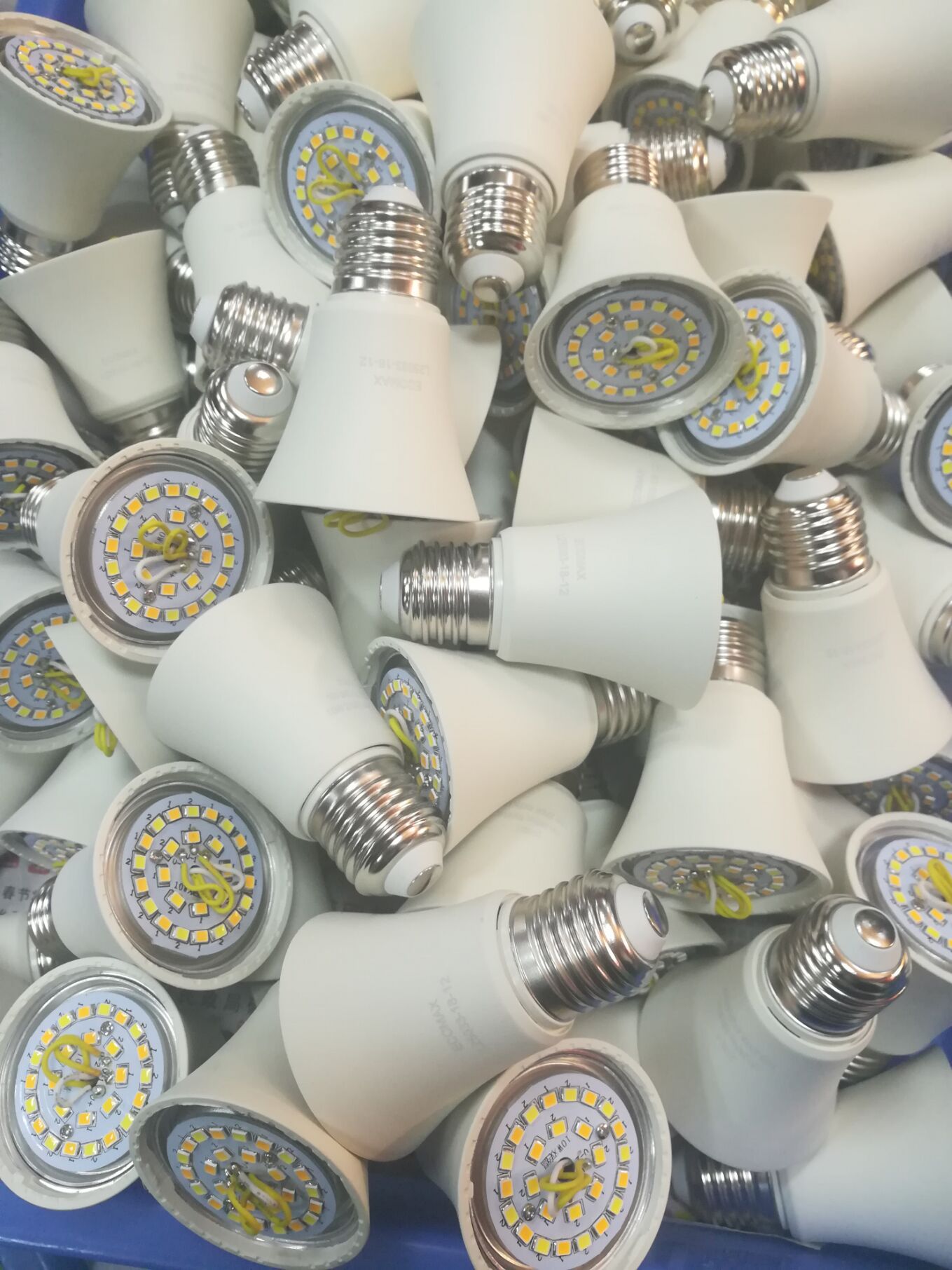 三色温 E27 10W LED灯泡 A60  开关调色温双色温球泡灯 220V LED示例图2