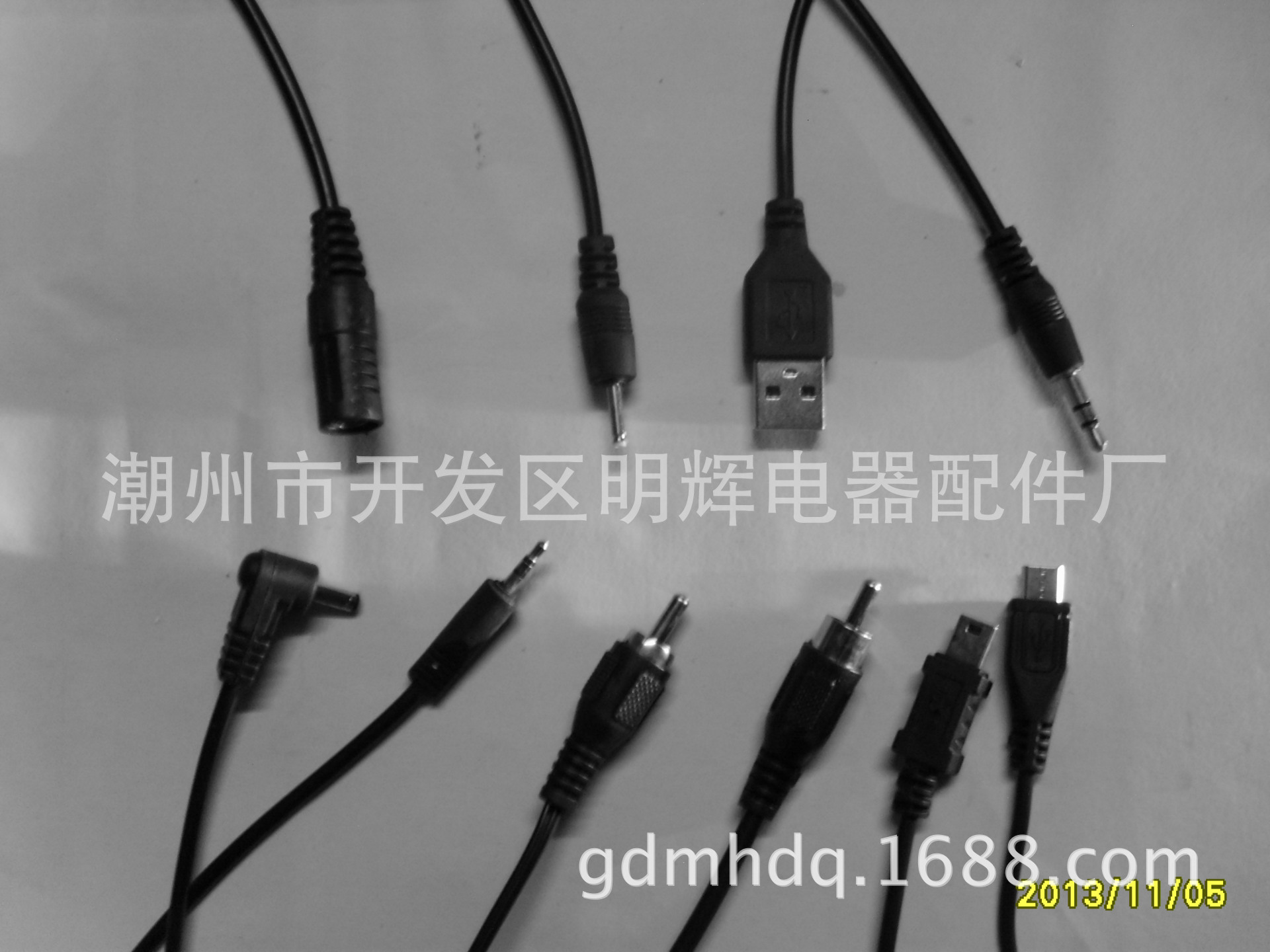触摸三档任意弯曲带夹充电LED台灯（内置1200MA锂电池）示例图5