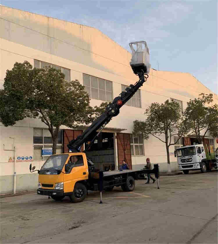 20米直臂广告牌安装车路灯检修车批发