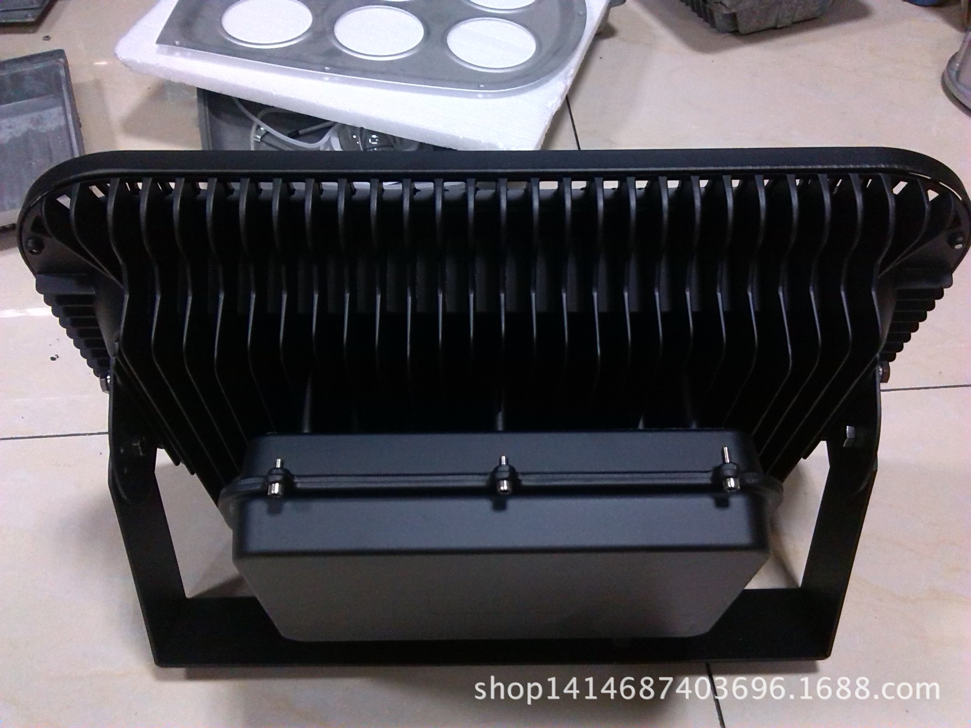 新款热卖 LED 大功率 240W-300W四头六头投光灯 泛光灯外壳示例图4